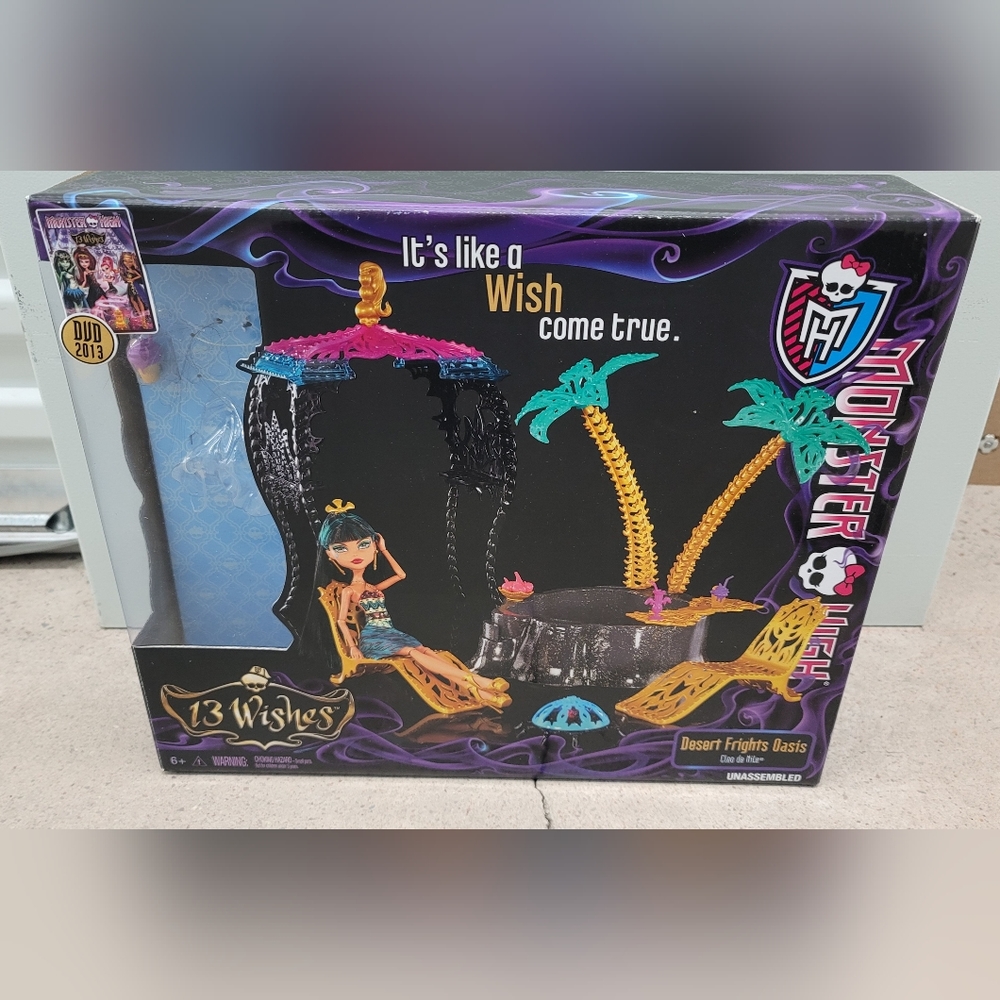 NEW monster high 13 WISHES DESERT FRIGHTS OASIS playset, no Cleo -- retired